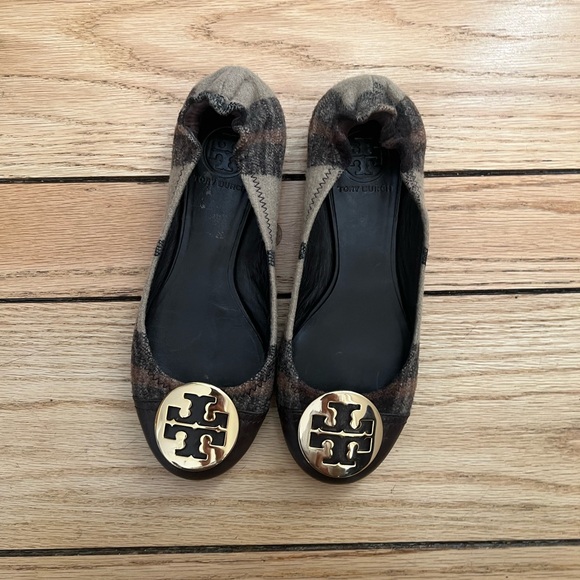 Tory Burch Women's Plaid Flats with Gold Logo shoes - Picture 3 of 13